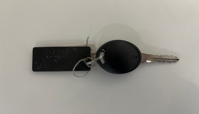 2016 Tata Tiago XM PETROL, Petrol, Manual, 35,773 km, Key Close Up