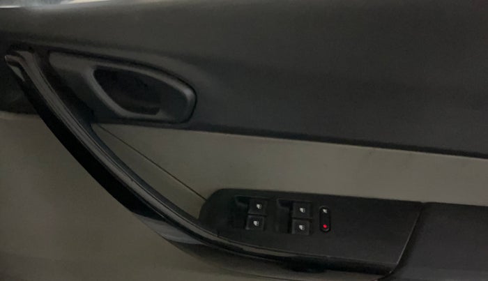 2016 Tata Tiago XM PETROL, Petrol, Manual, 35,773 km, Driver Side Door Panels Control