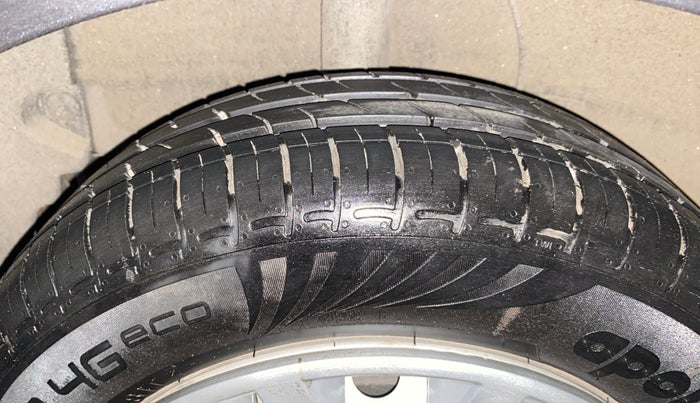 2022 Hyundai GRAND I10 NIOS ERA 1.2 KAPPA VTVT, Petrol, Manual, 2,479 km, Right Rear Tyre Tread