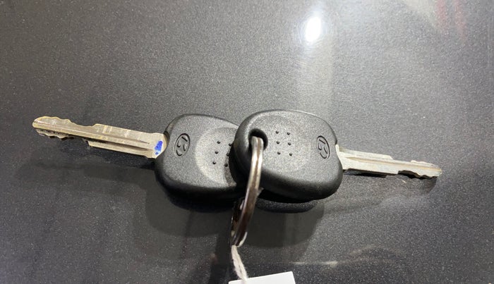 2022 Hyundai GRAND I10 NIOS ERA 1.2 KAPPA VTVT, Petrol, Manual, 2,479 km, Key Close Up