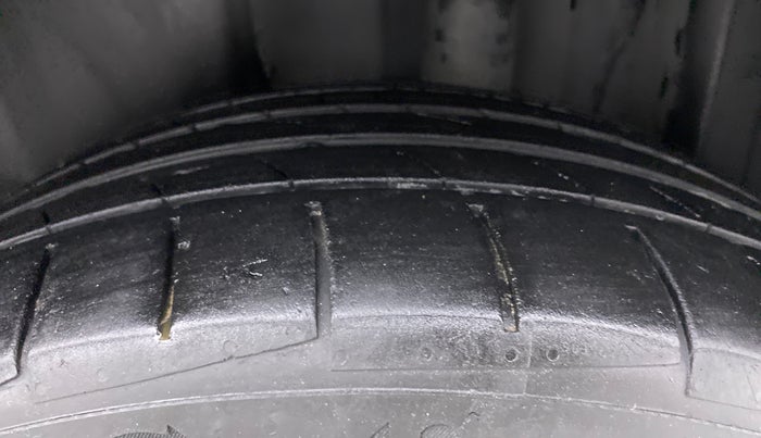 2018 Volkswagen Vento HIGHLINE PLUS 1.5 AT 16 ALLOY, Diesel, Automatic, 71,920 km, Left Rear Tyre Tread