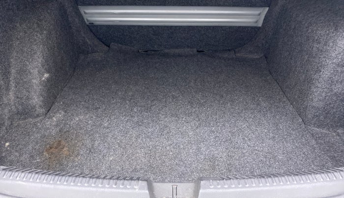 2018 Volkswagen Vento HIGHLINE PLUS 1.5 AT 16 ALLOY, Diesel, Automatic, 71,920 km, Boot Inside