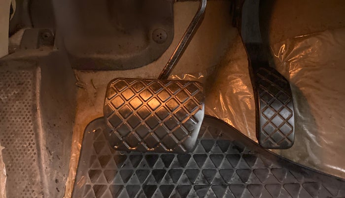 2018 Volkswagen Vento HIGHLINE PLUS 1.5 AT 16 ALLOY, Diesel, Automatic, 71,920 km, Pedals