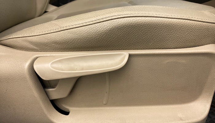 2018 Volkswagen Vento HIGHLINE PLUS 1.5 AT 16 ALLOY, Diesel, Automatic, 71,920 km, Driver Side Adjustment Panel