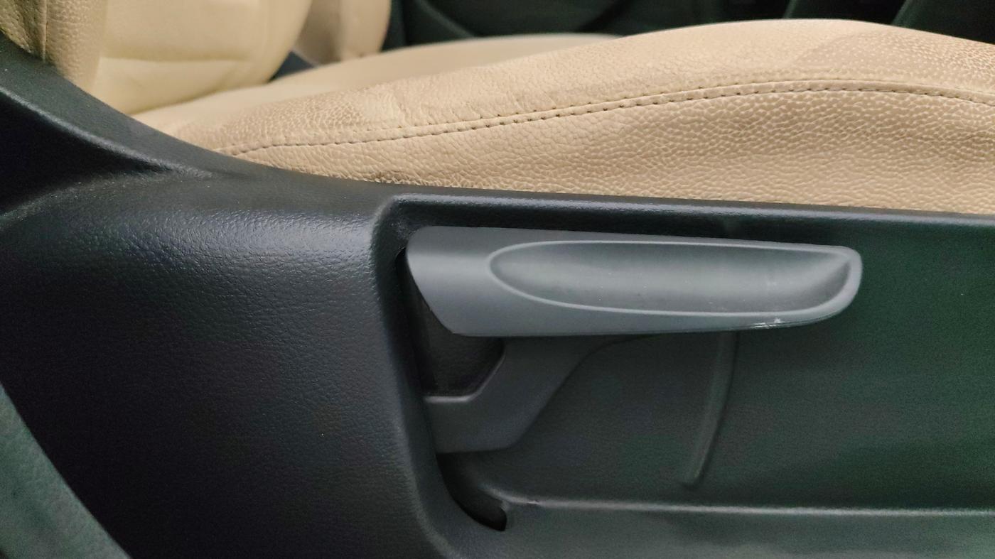 2015 Volkswagen Polo TRENDLINE 1.2L PETROL, Petrol, Manual, 47,913 km, Driver Side Adjustment Panel