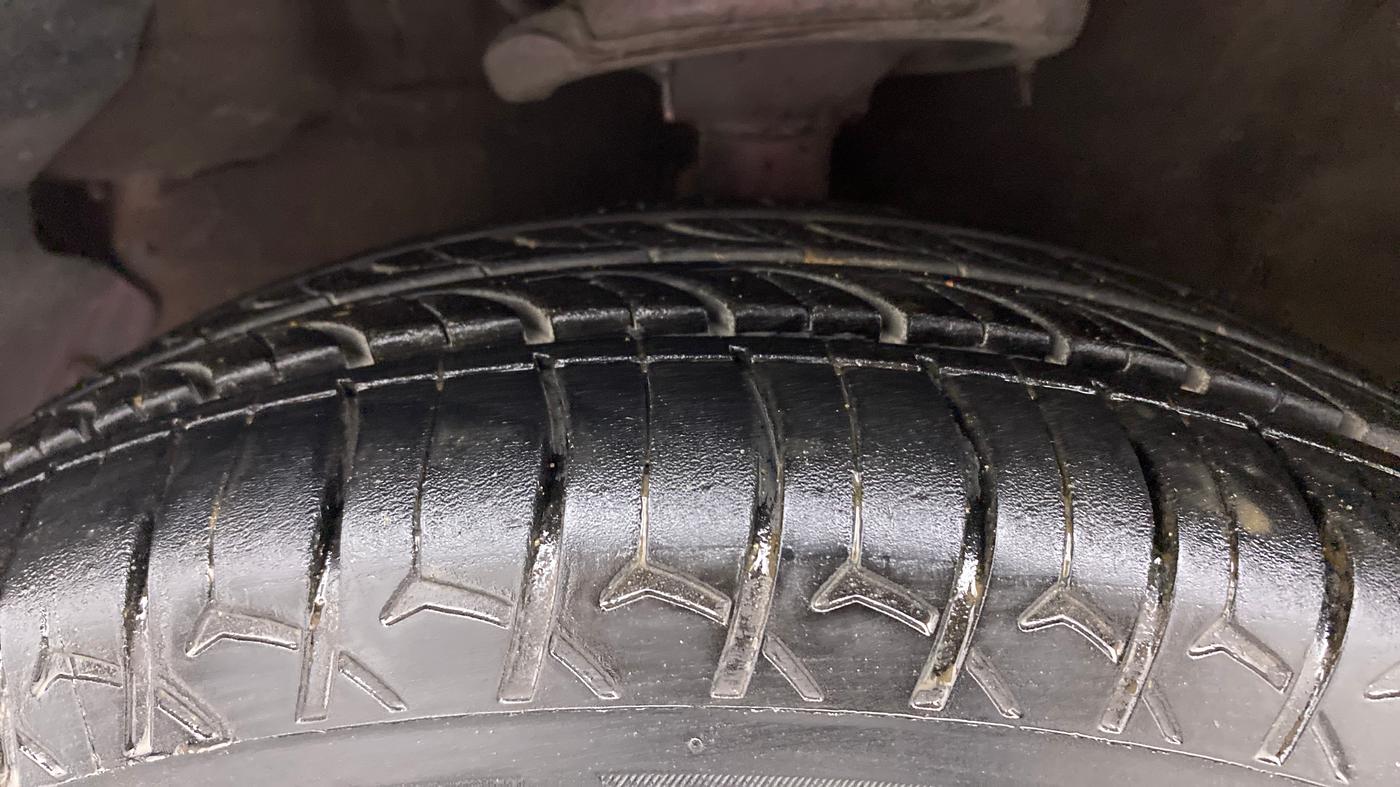 2011 Hyundai i20 MAGNA (O) 1.4 CRDI, Diesel, Manual, 90,988 km, Left Front Tyre Tread