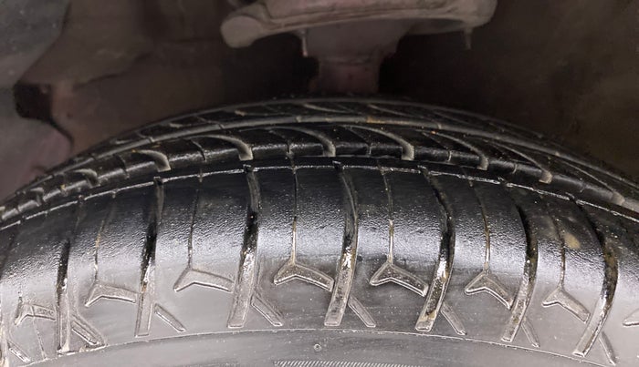 2011 Hyundai i20 MAGNA (O) 1.4 CRDI, Diesel, Manual, 90,988 km, Left Front Tyre Tread