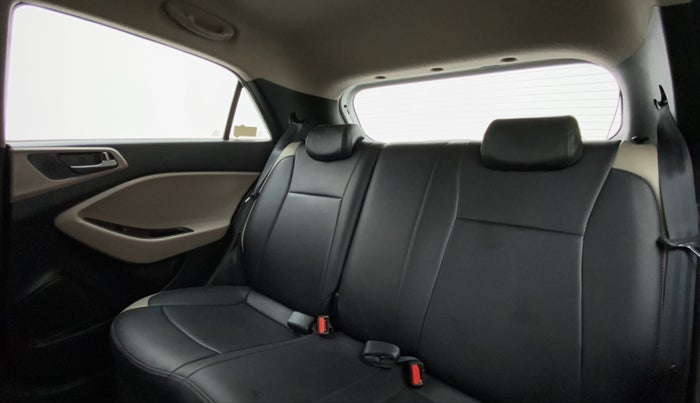 2017 Hyundai Elite i20 ASTA 1.2 (O), Petrol, Manual, 32,728 km, Right Side Rear Door Cabin