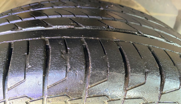 2020 MG HECTOR SHARP 1.5 DCT PETROL, Petrol, Automatic, 90,514 km, Right Front Tyre Tread