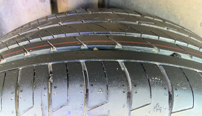 2020 MG HECTOR SHARP 1.5 DCT PETROL, Petrol, Automatic, 90,514 km, Right Rear Tyre Tread