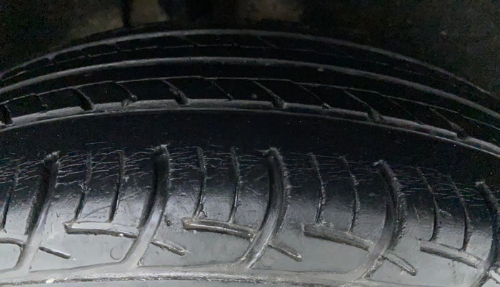 2018 Maruti Baleno DELTA PETROL 1.2, Petrol, Manual, 51,413 km, Right Rear Tyre Tread
