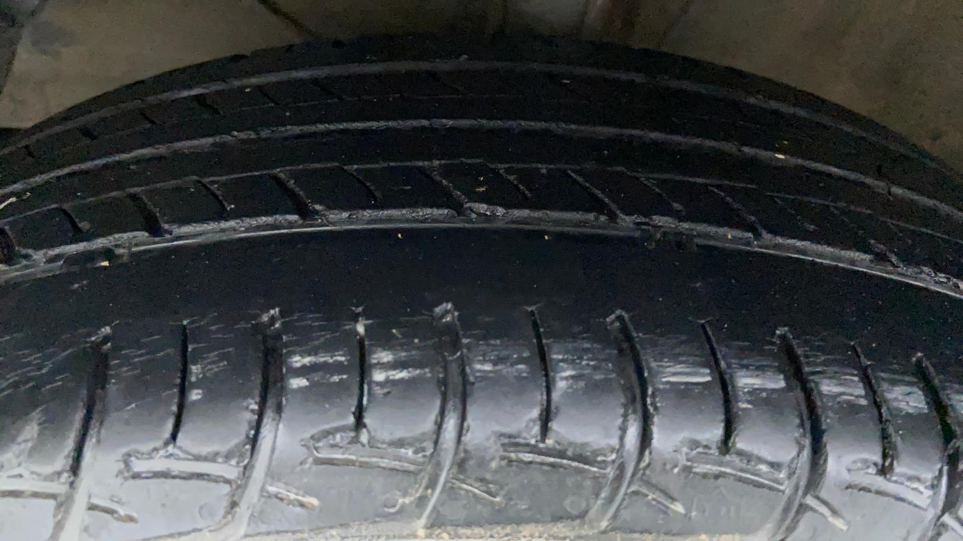 2018 Maruti Baleno DELTA PETROL 1.2, Petrol, Manual, 51,413 km, Left Front Tyre Tread