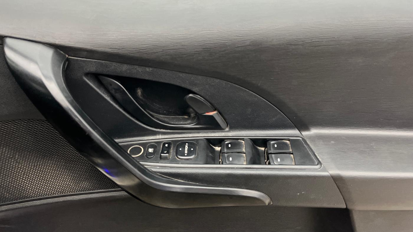 2020 Mahindra XUV500 W5, Diesel, Manual, 50 km, Driver Side Door Panels Control