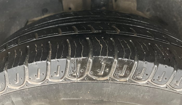 2020 Mahindra XUV500 W5, Diesel, Manual, 56,961 km, Left Front Tyre Tread