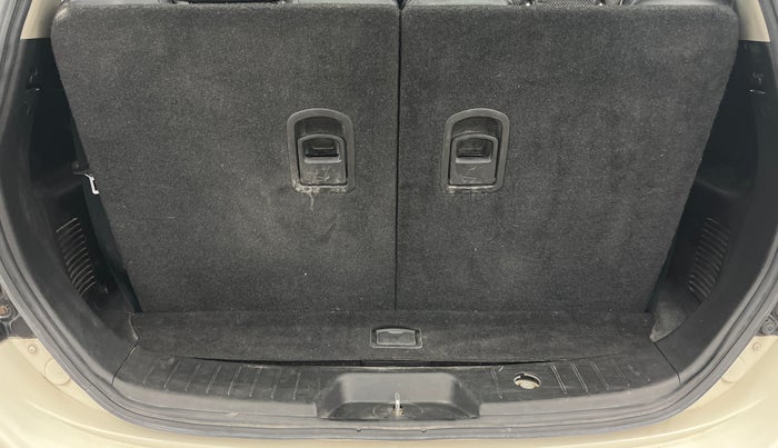 2020 Mahindra XUV500 W5, Diesel, Manual, 56,961 km, Boot Inside