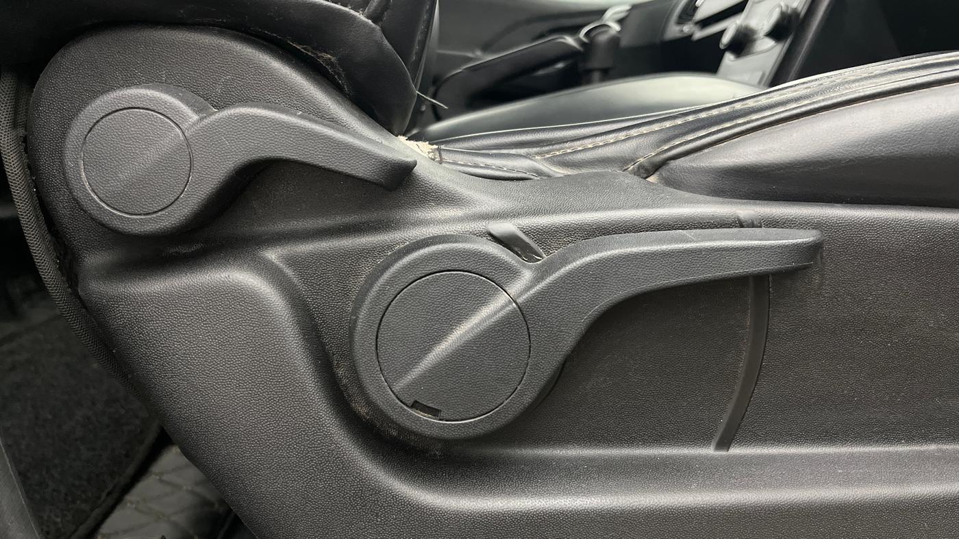 2020 Mahindra XUV500 W5, Diesel, Manual, 50 km, Driver Side Adjustment Panel