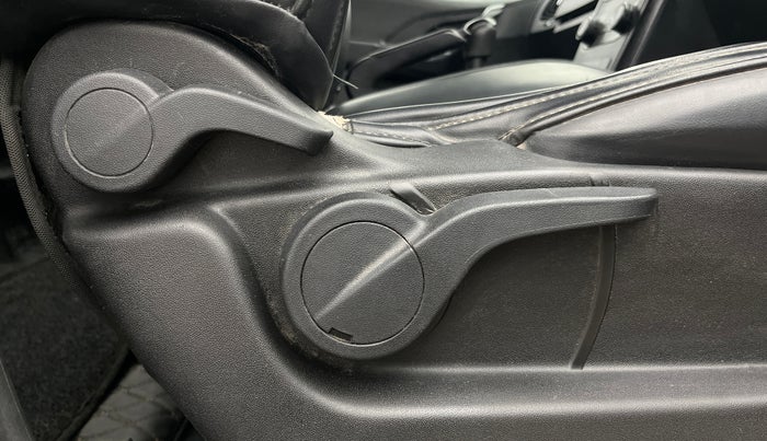 2020 Mahindra XUV500 W5, Diesel, Manual, 56,961 km, Driver Side Adjustment Panel