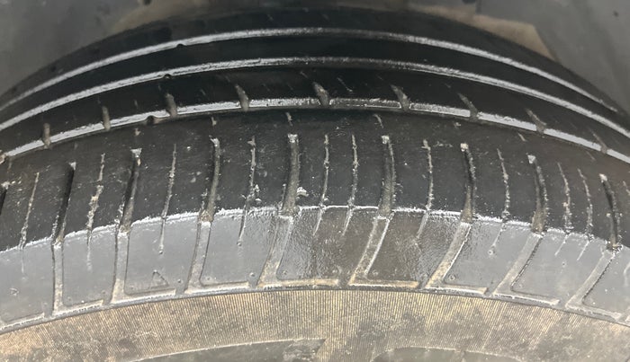 2020 Mahindra XUV500 W5, Diesel, Manual, 56,961 km, Right Front Tyre Tread