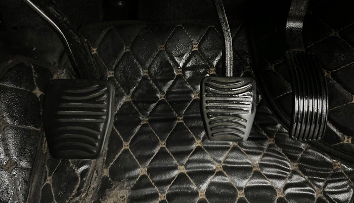 2020 Mahindra XUV500 W5, Diesel, Manual, 56,961 km, Pedals