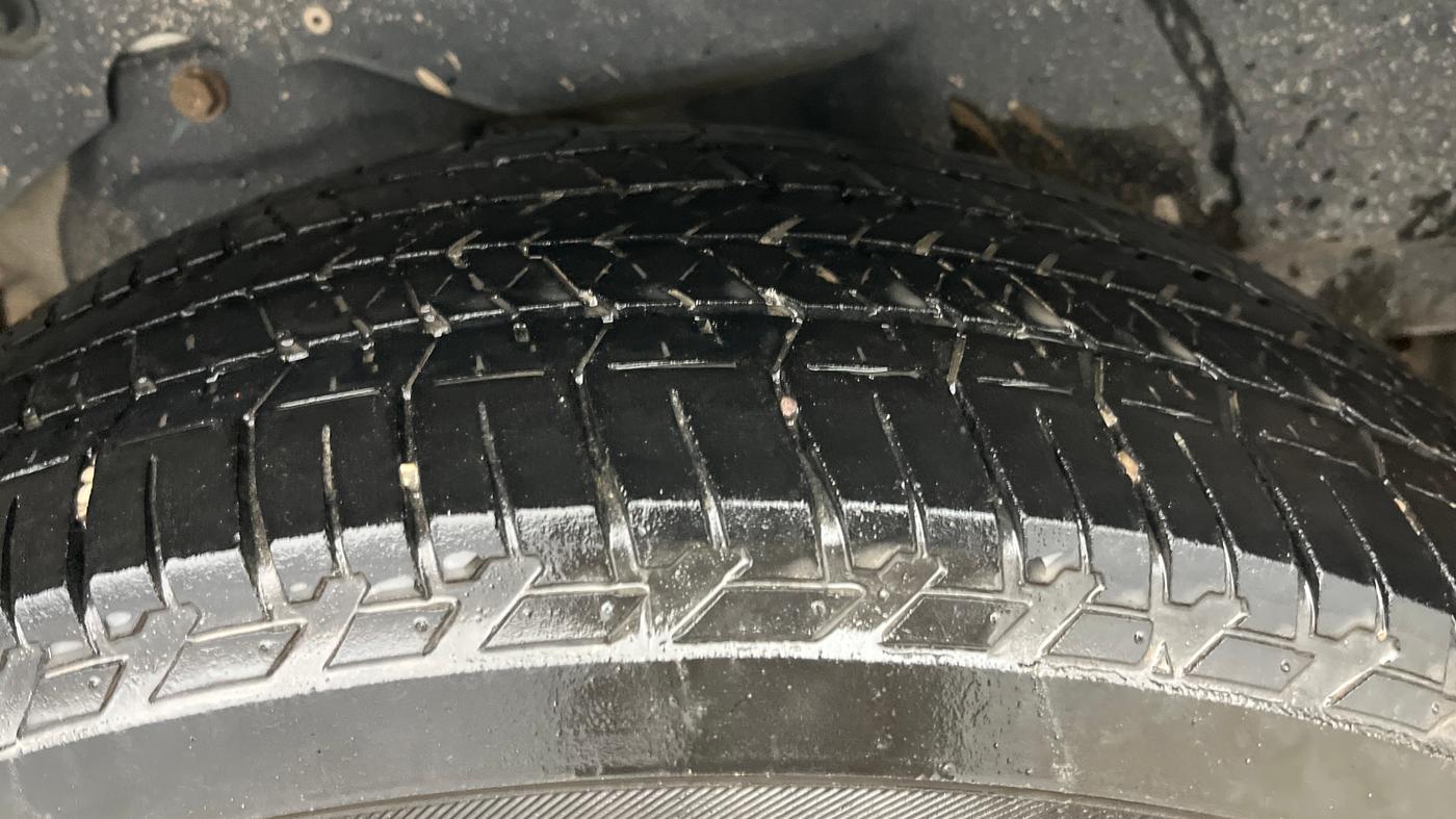 2020 Mahindra XUV500 W5, Diesel, Manual, 50 km, Right Rear Tyre Tread