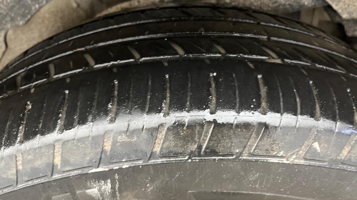 2020 Mahindra XUV500 W5, Diesel, Manual, 50 km, Left Rear Tyre Tread