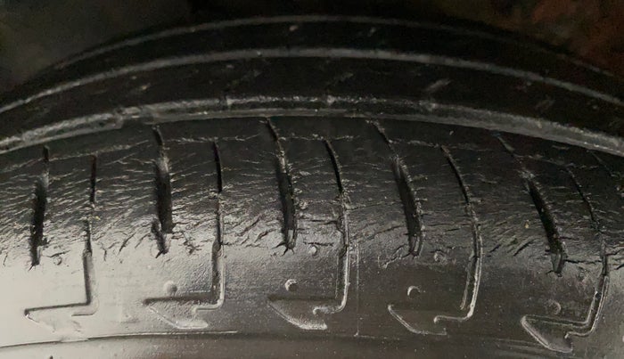 2017 Maruti IGNIS DELTA 1.2, Petrol, Manual, 37,684 km, Left Front Tyre Tread