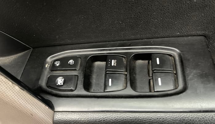 2016 Hyundai Creta SX PLUS 1.6 PETROL, Petrol, Manual, 69,960 km, Driver Side Door Panels Control
