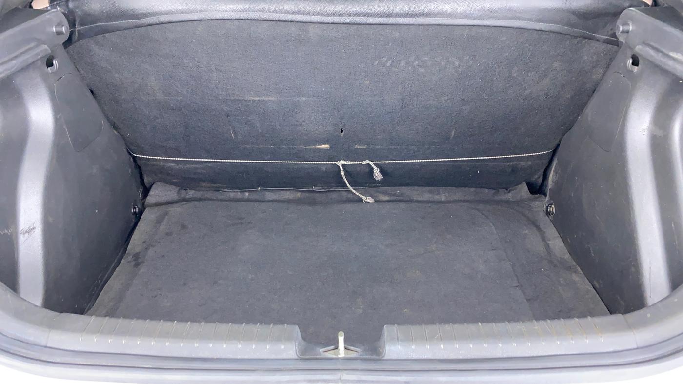 2015 Hyundai Elite i20 SPORTZ 1.4, Diesel, Manual, 46,596 km, Boot Inside