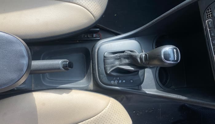 2021 Skoda Rapid ACTIVE 1.0 TSI AT, Petrol, Automatic, 98,072 km, Gear Lever