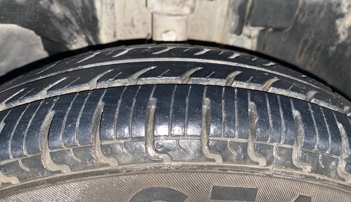 2019 Renault Kwid RXL, Petrol, Manual, 74,161 km, Right Front Tyre Tread