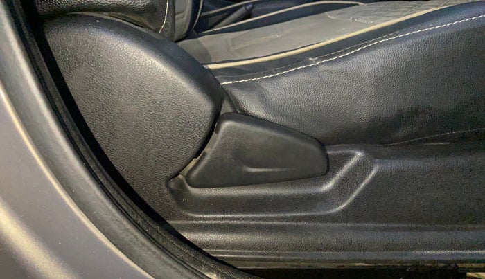 2019 Renault Kwid RXL, Petrol, Manual, 74,161 km, Driver Side Adjustment Panel