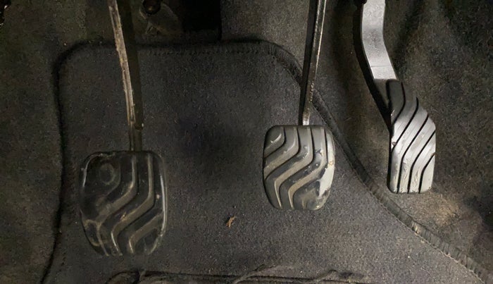 2017 Datsun Redi Go T (O), Petrol, Manual, 82,983 km, Pedals