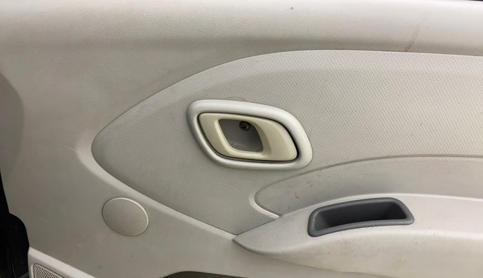 2017 Datsun Redi Go T (O), Petrol, Manual, 82,983 km, Driver Side Door Panels Control