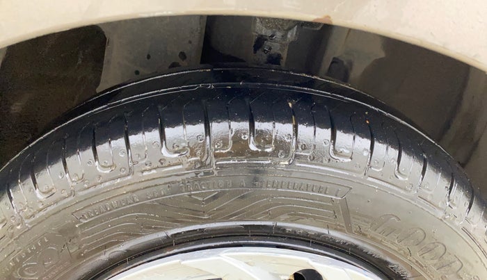 2017 Datsun Redi Go T (O), Petrol, Manual, 82,983 km, Right Front Tyre Tread