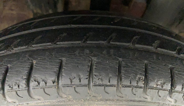 2015 Renault Kwid RXL, Petrol, Manual, 46,537 km, Right Front Tyre Tread