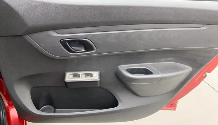 2015 Renault Kwid RXL, Petrol, Manual, 46,537 km, Driver Side Door Panels Control