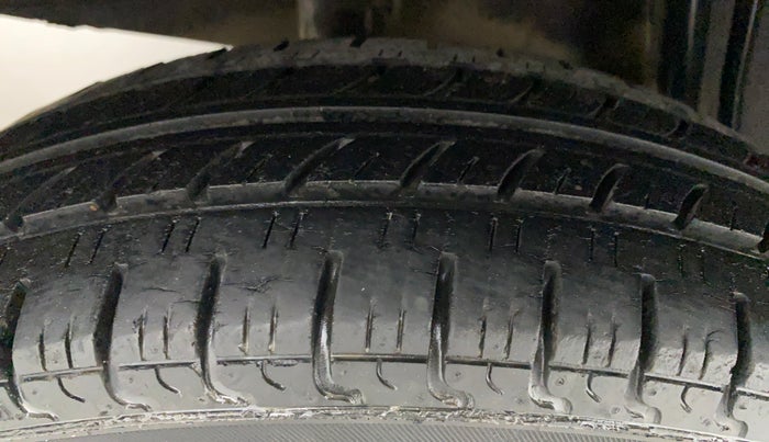 2015 Renault Kwid RXL, Petrol, Manual, 46,537 km, Right Rear Tyre Tread