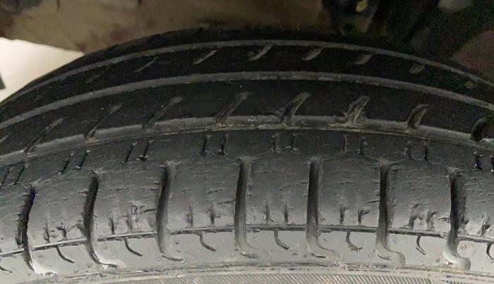 2015 Renault Kwid RXL, Petrol, Manual, 46,537 km, Left Front Tyre Tread