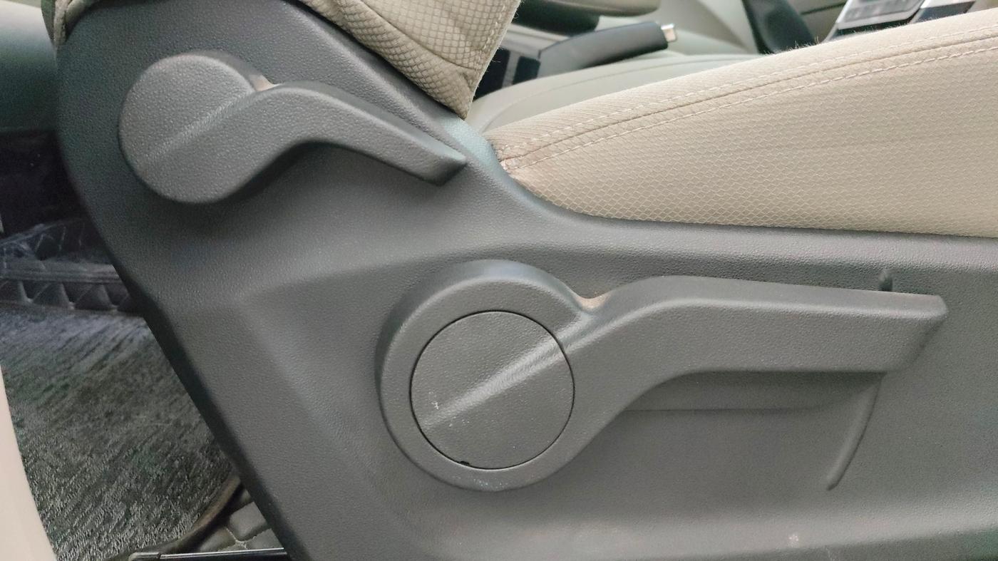 2025 Mahindra MARAZZO M 6 + 8 STR, Diesel, Manual, 5,480 km, Driver Side Adjustment Panel
