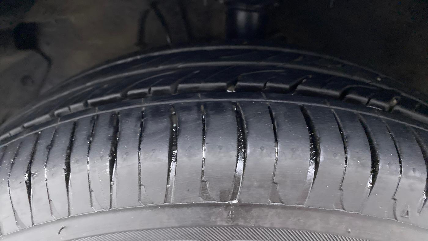 2011 Hyundai i20 ASTA 1.2, Petrol, Manual, 55,543 km, Left Front Tyre Tread