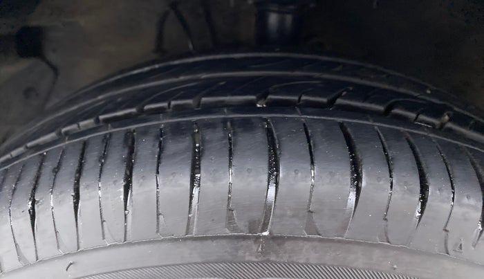 2011 Hyundai i20 ASTA 1.2, Petrol, Manual, 55,543 km, Left Front Tyre Tread