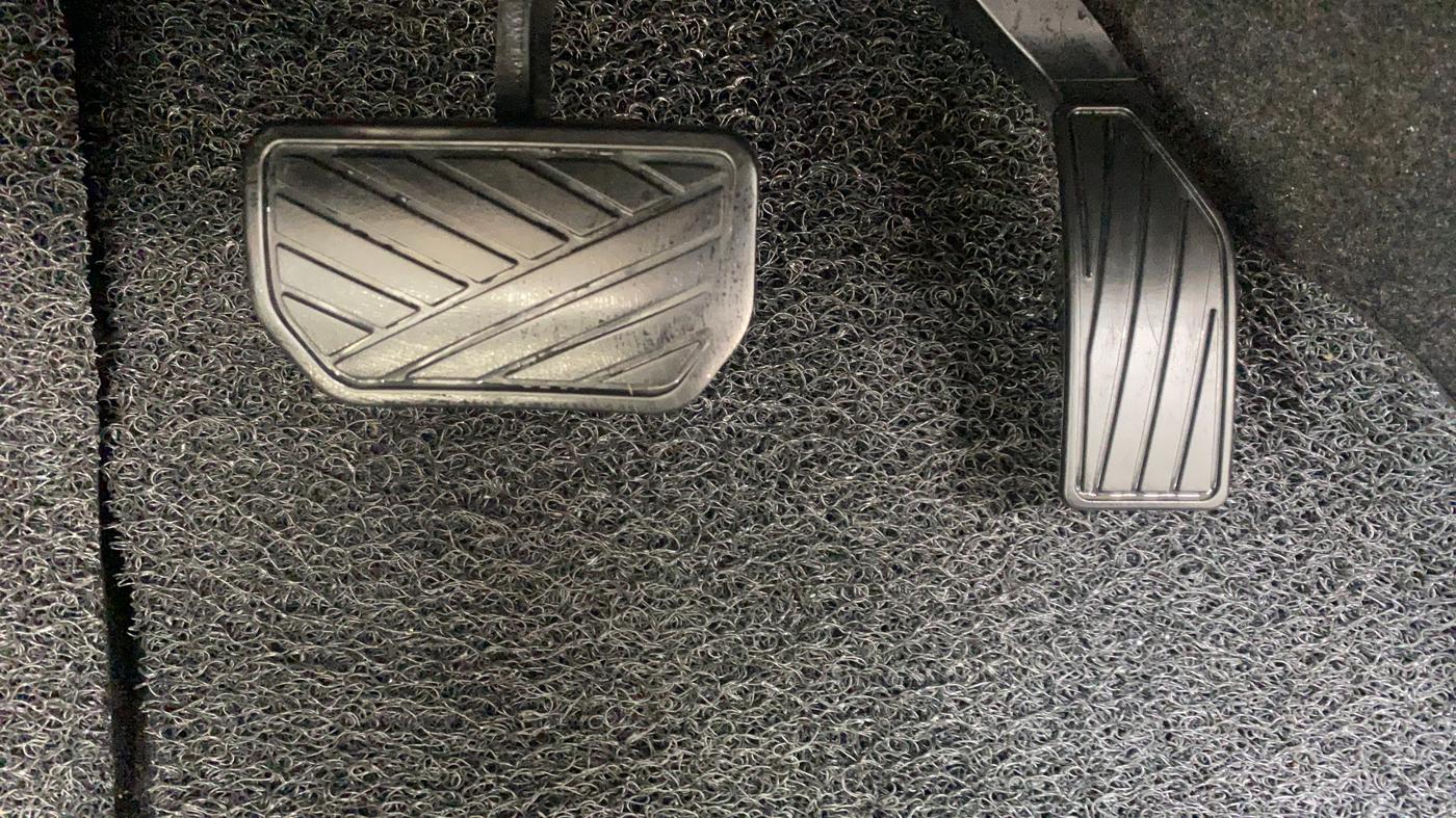 2020 Maruti S Cross ALPHA AT1.5, Petrol, Automatic, 31,990 km, Pedals