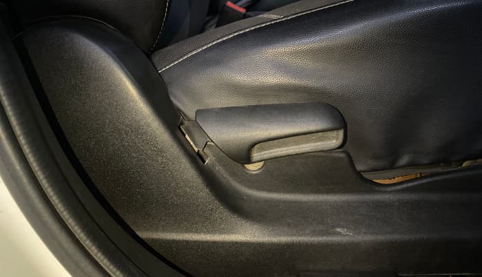 2020 Maruti Vitara Brezza VXI, Petrol, Manual, 82,275 km, Driver Side Adjustment Panel