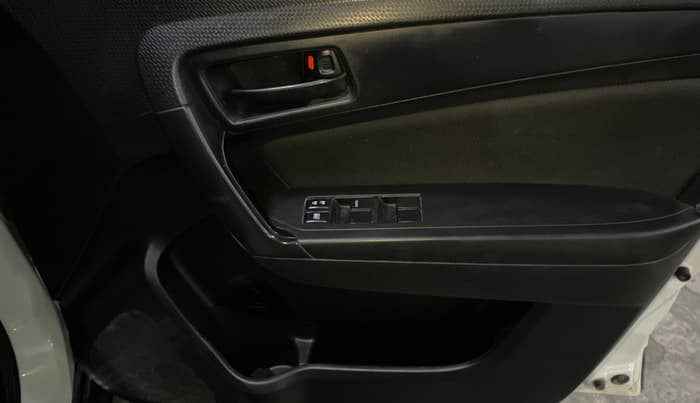 2020 Maruti Vitara Brezza VXI, Petrol, Manual, 82,275 km, Driver Side Door Panels Control