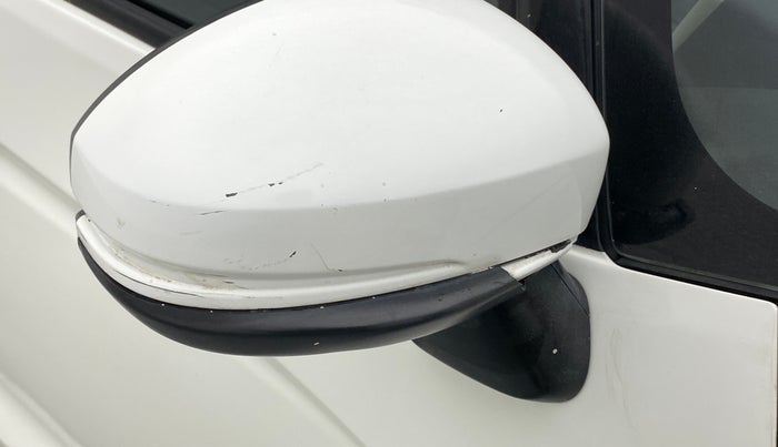 2015 Honda Jazz 1.2L I-VTEC S AT, Petrol, Automatic, 1,12,010 km, Right rear-view mirror - Cover has minor damage