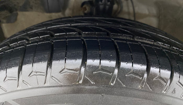 2015 Honda Jazz 1.2L I-VTEC S AT, Petrol, Automatic, 1,12,010 km, Left Front Tyre Tread