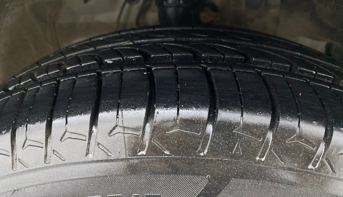 2015 Honda Jazz 1.2L I-VTEC S AT, Petrol, Automatic, 1,12,010 km, Right Front Tyre Tread