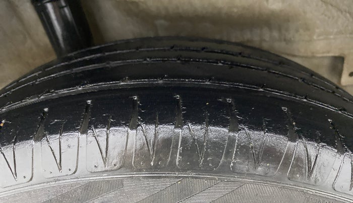 2015 Honda Jazz 1.2L I-VTEC S AT, Petrol, Automatic, 1,12,010 km, Right Rear Tyre Tread