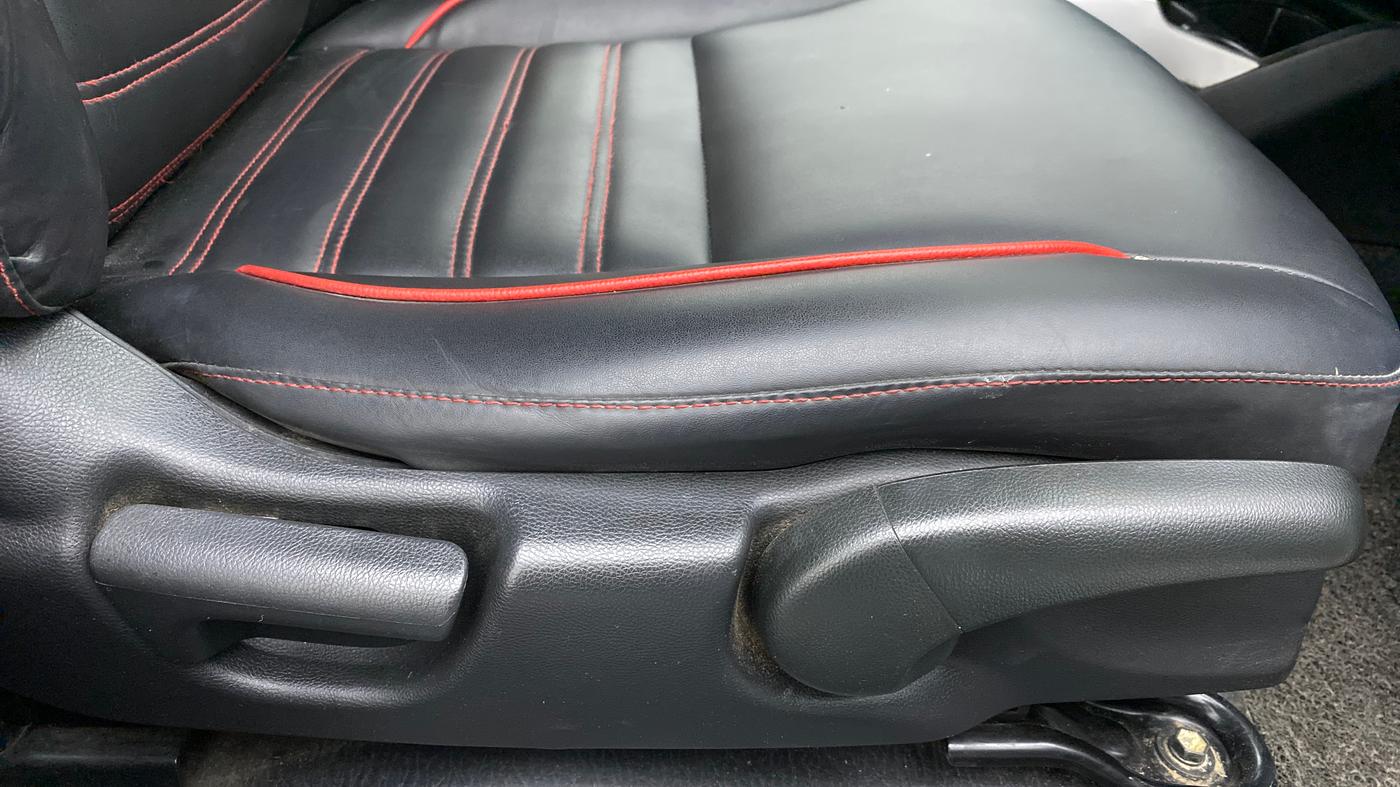 2015 Honda Jazz 1.2L I-VTEC S AT, Petrol, Automatic, 1,12,010 km, Driver Side Adjustment Panel