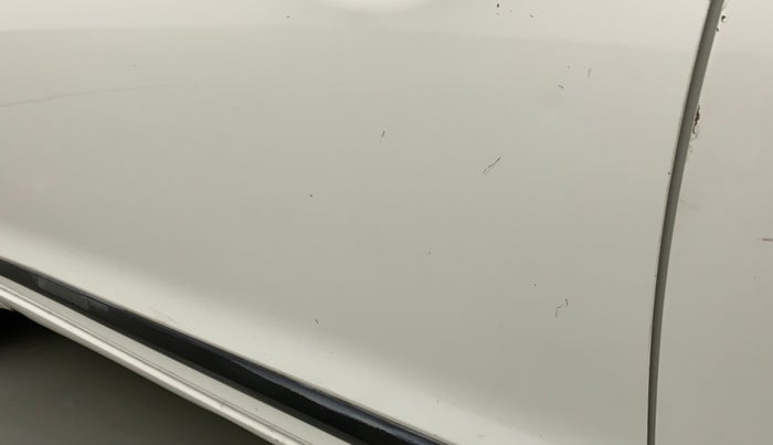 2016 Hyundai Elite i20 ASTA 1.2 (O), CNG, Manual, 47,304 km, Front passenger door - Minor scratches